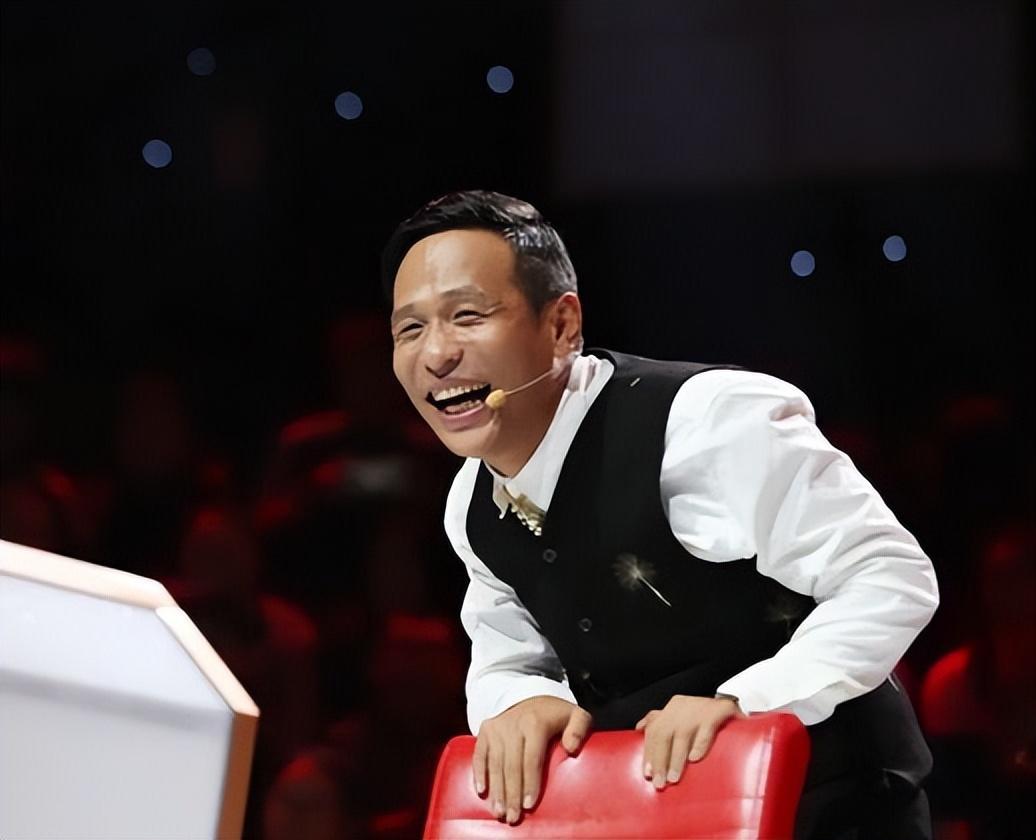 回顾宋小宝成名后抛弃发妻转身娶小8岁女粉丝他如今怎样了