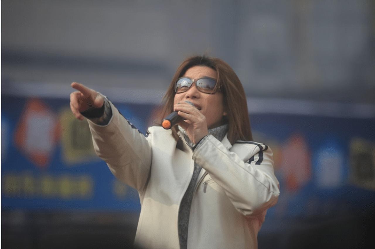 回顾音乐才子郭峰父亲早逝他托起母亲的晚年婚恋成难题