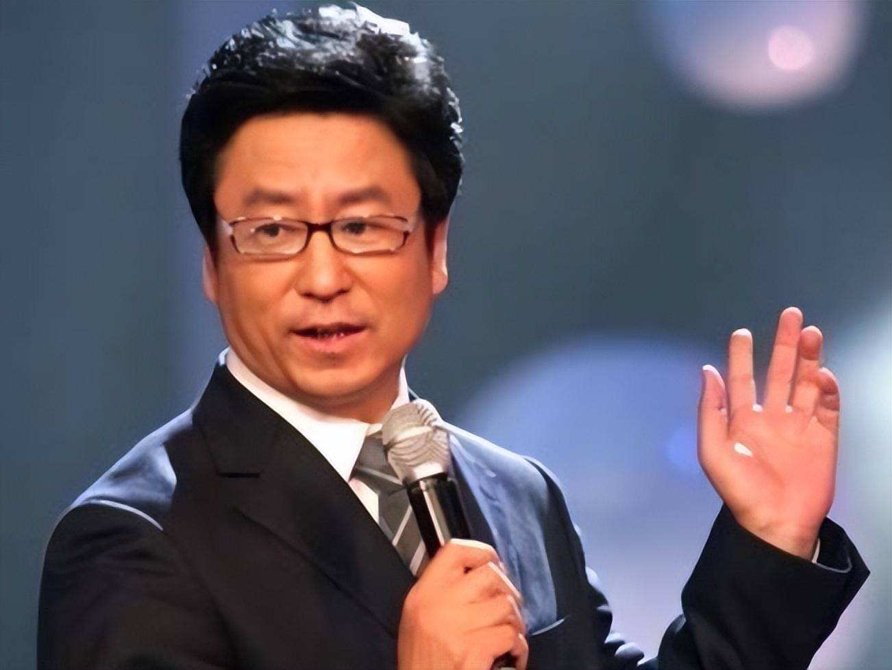 93年,电视台要筹办一档新闻节目,领导找到了白岩松,把这个艰巨的任务