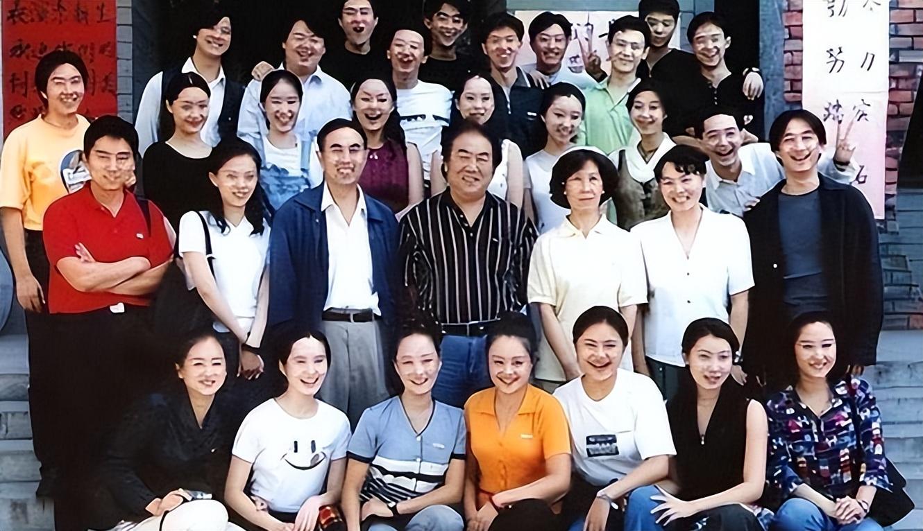 回顾温峥嵘与何政军只是荧幕夫妻低调嫁圈外人今是幸福女人