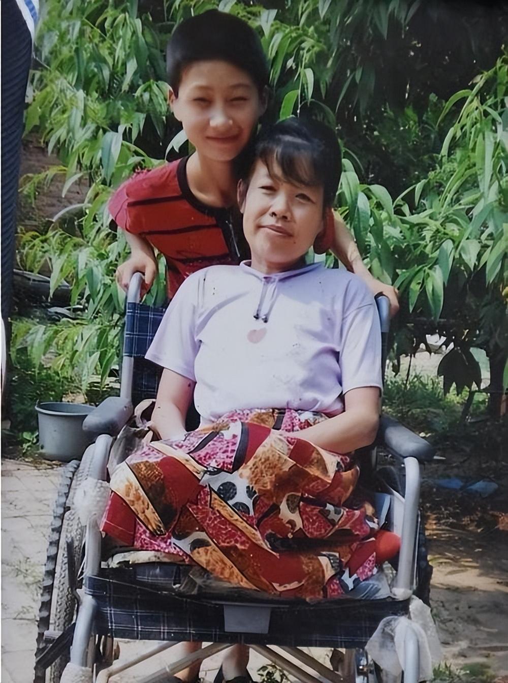 2017年,"寒门贵子"庞众望取得744分的高考成绩,顺利被清华大学录取,可