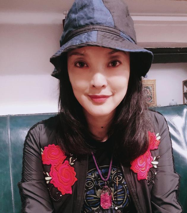 回顾张纪中尽管岳母比自己小了11岁给她尽孝也能坦然