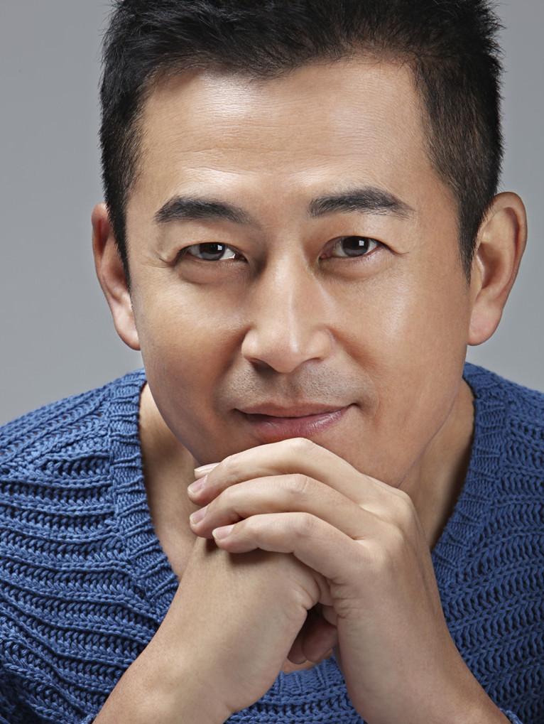 回顾王志飞一婚失败后与张歆艺携手7年三天闪婚张定涵终获幸福