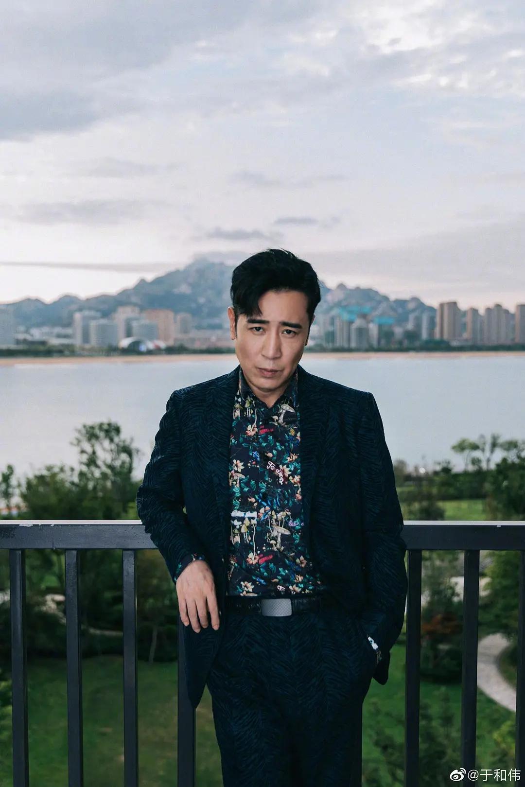 回顾于和伟喝大姐奶水长大穷小子翻身成明星与妻子恩爱20多年