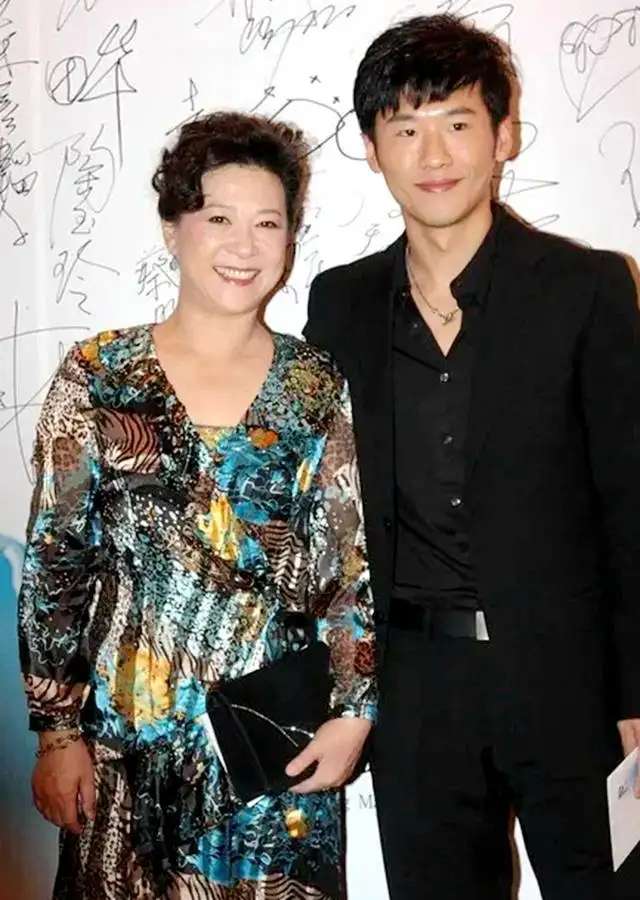 回顾王馥荔一碗凉粥与丈夫结缘和婆婆情同姐妹儿子是我骄傲