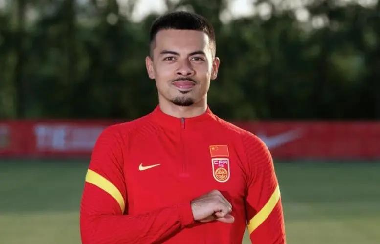 中国男足球员李可的水平如何?他是不是归化球员的典范?