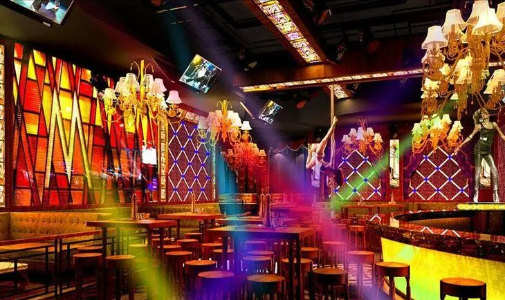 回顾:女子诈骗30亿,买千万游艇打60万美体针,被抓:这辈子值了