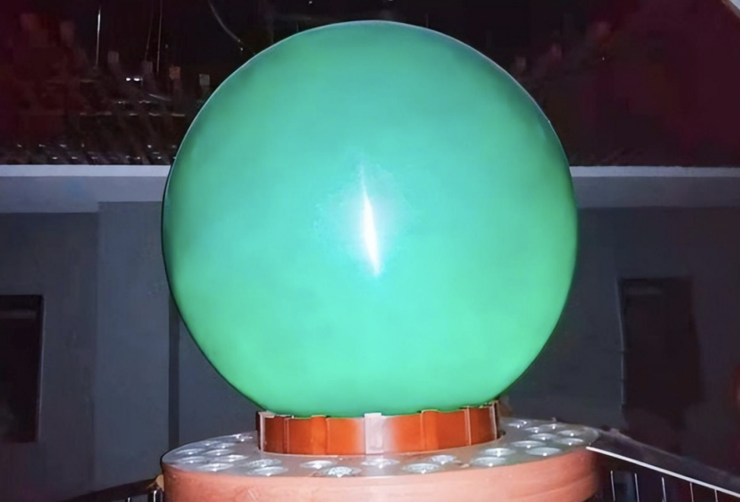 2003年陕西老板包矿挖出6吨重夜明珠估值22亿如今却成路灯