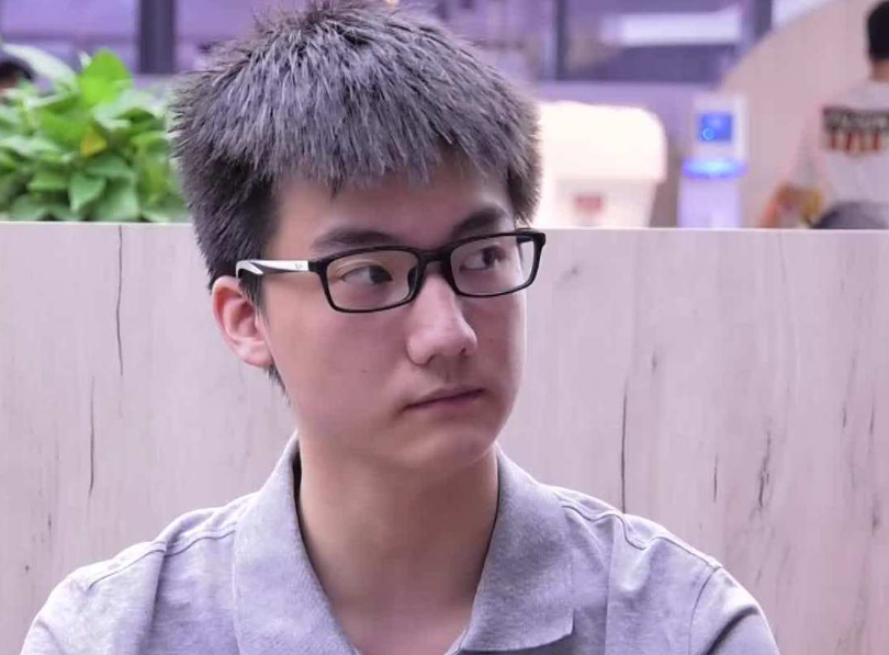 回顾高考提前20分钟交卷嘲讽高考题垃圾的林欢后来考多少分