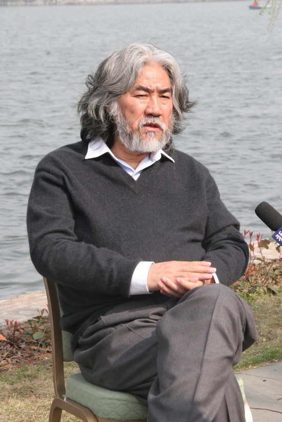 回顾张纪中尽管岳母比自己小了11岁给她尽孝也能坦然