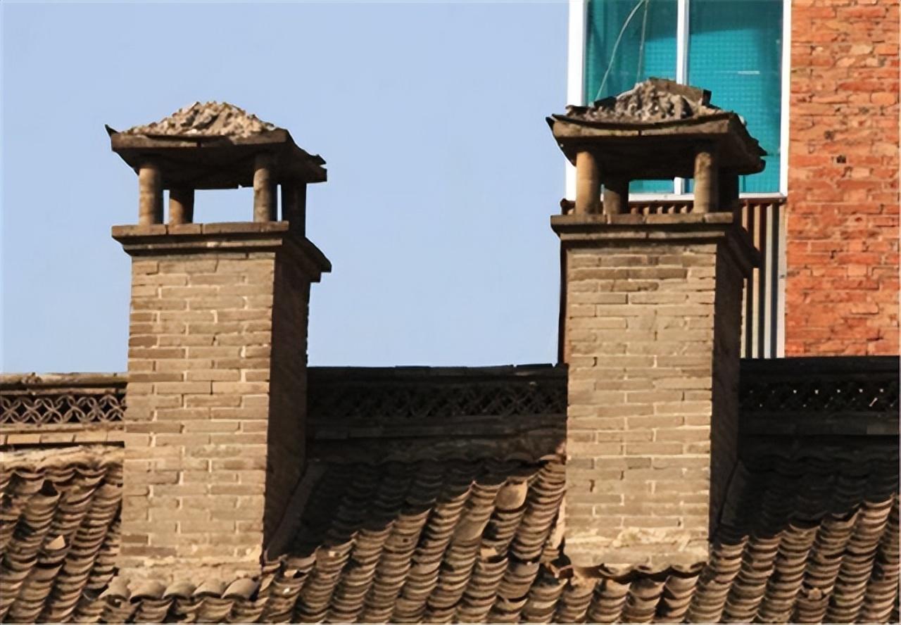 土灶能够提供高温,使得食物能够快速的加热和烹饪,同时烟囱的存在能够