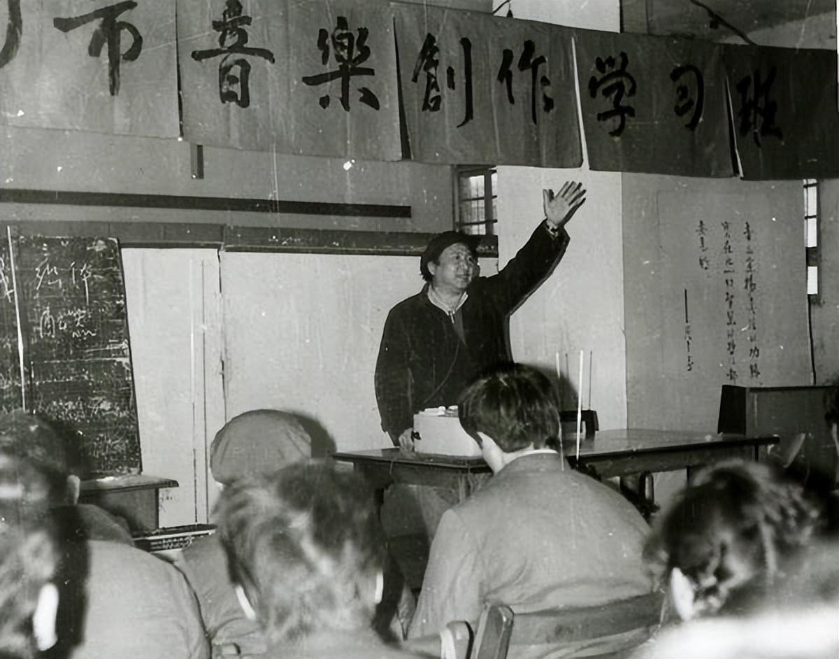 回顾坎坷作曲家王酩逝世25年妻子延续他的音乐梦但害怕看春晚