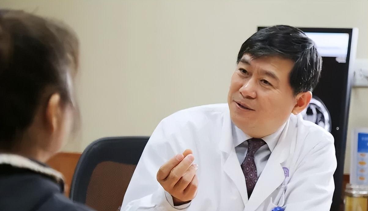 于是向刘迪的父母建议可以到北京找董家鸿医生,他或许还可以救刘佳一
