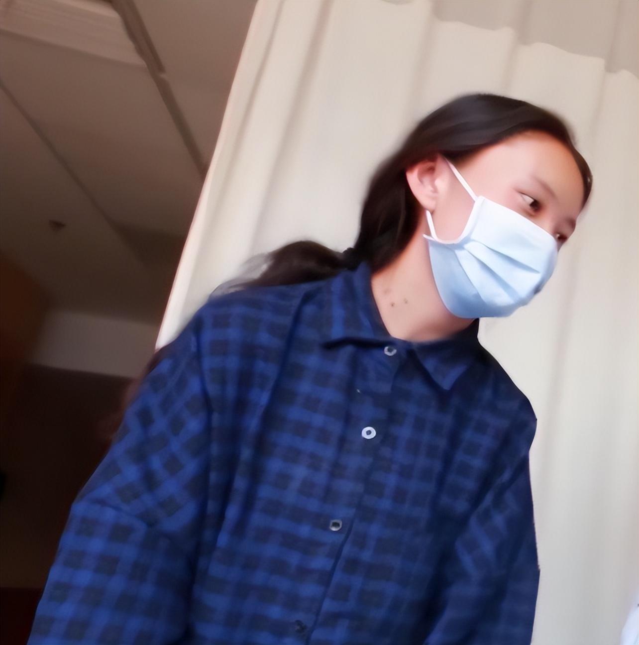 19年20岁女孩身患虫癌医生开刀后肝脏爬满整2斤的虫子