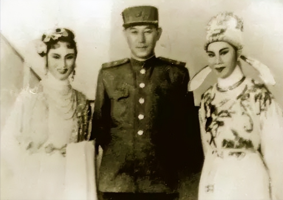 越剧皇后筱丹桂27岁服毒自尽用8字血泪遗书换来丈夫死刑