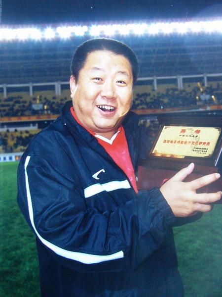 回顾牛振华从食堂大师傅到国际影帝冯巩的搭档48岁酒驾去世