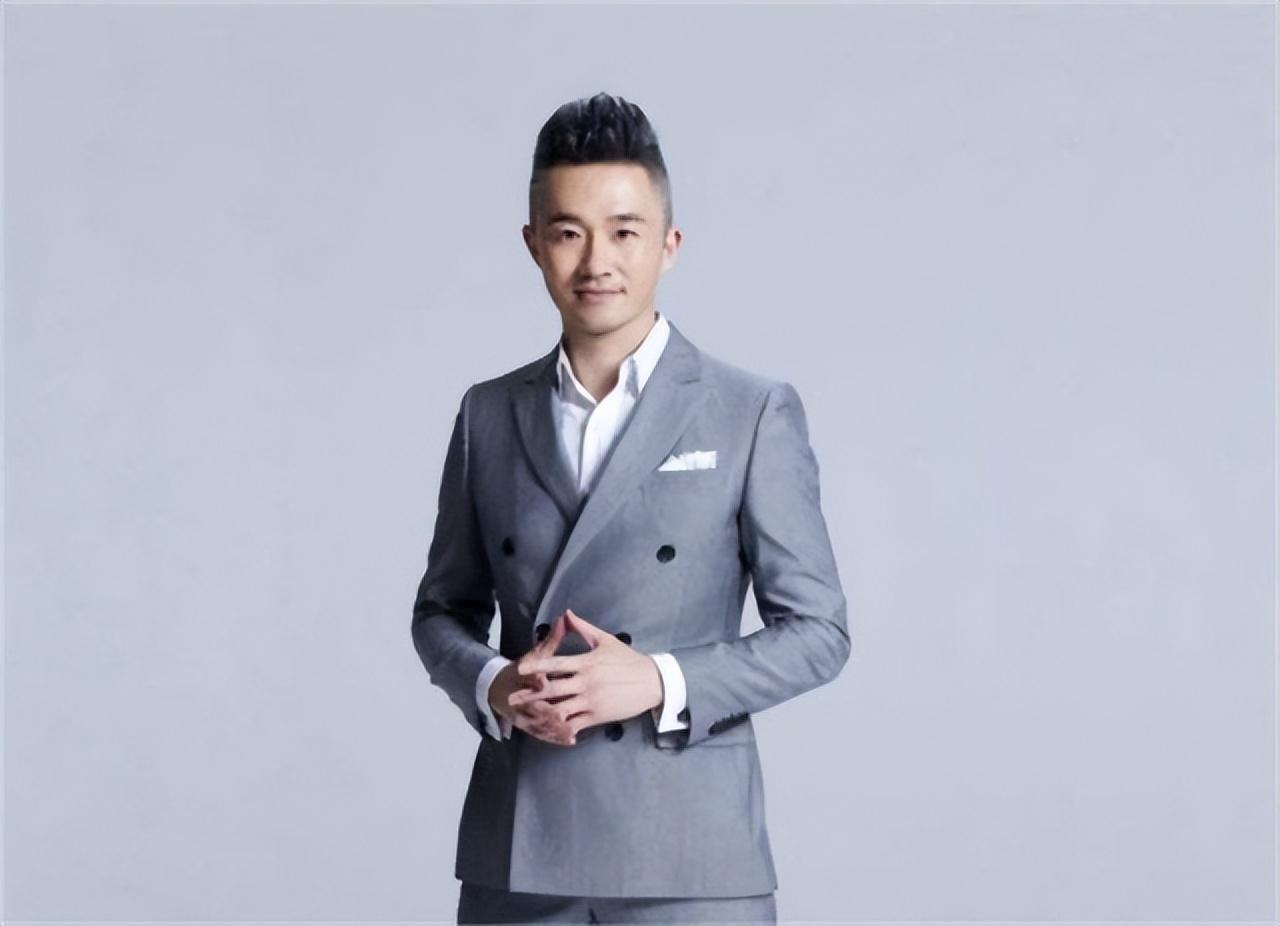 提到程雷,大家也一定并不陌生,作为东方卫视一哥,他诙谐幽默的主持