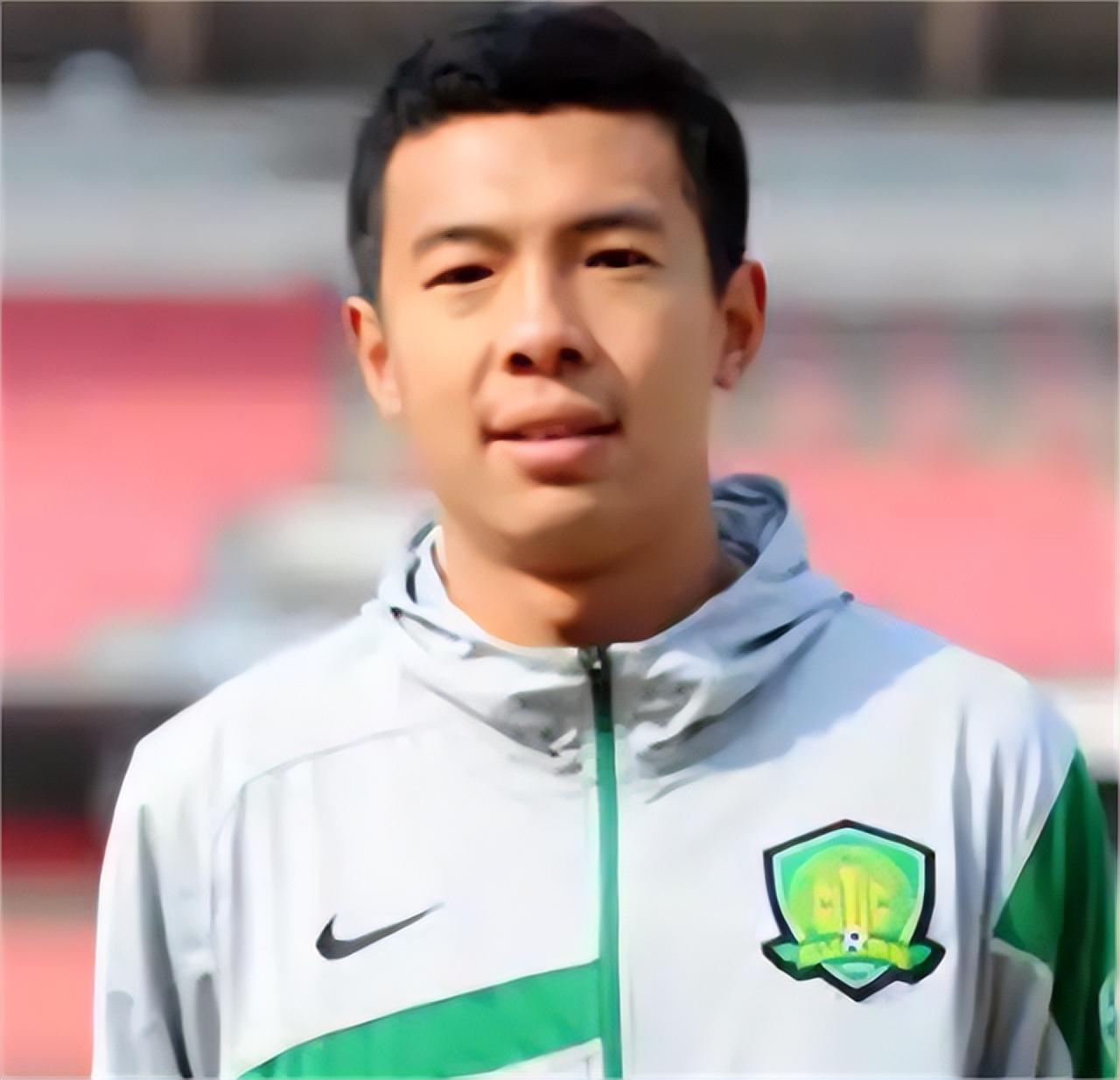 回顾国足徐亮28岁落选国家队退役后教学今投资海外生活滋润