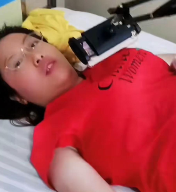 回顾34岁全身瘫痪用舌尖打字做电商挣钱养活自己和聋哑母亲