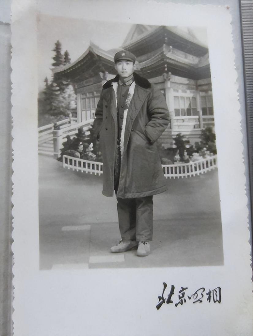 中国军大衣风靡海外,穿后直接不想脱,老外:"东方的时尚战袍"