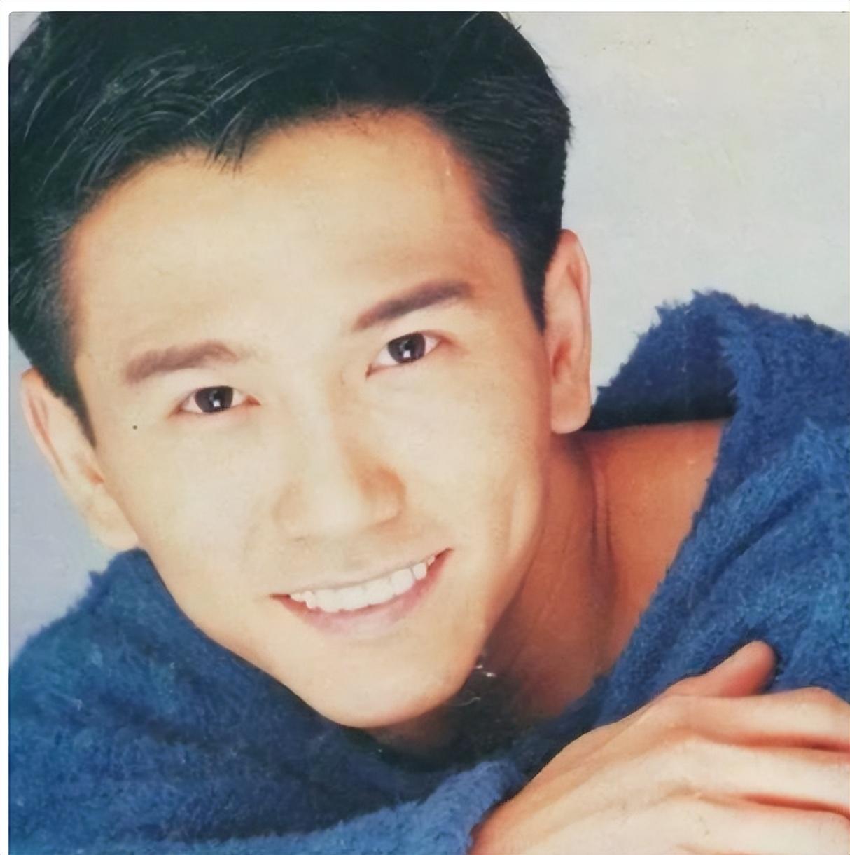 回顾8个前任3任妻子混不下去内地捞金59岁直播靠卖卫生巾赚钱