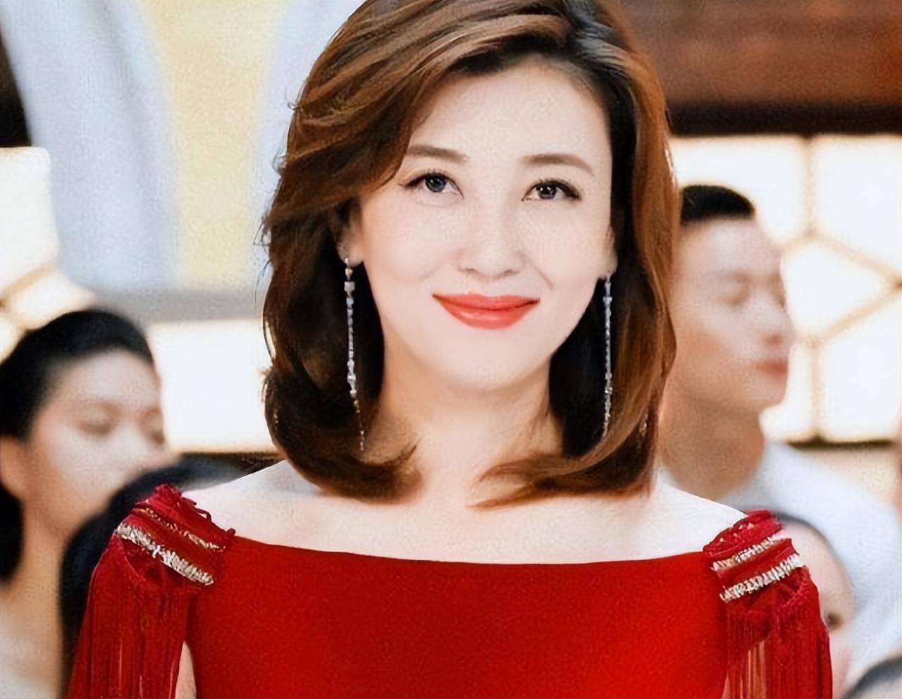 回顾主持人李红丈夫性侵公公入狱出身寒门的她到底得罪了谁