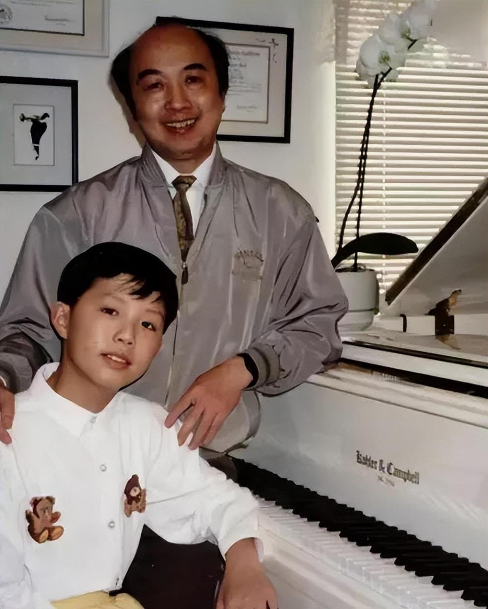 回顾郎朗从国人敬仰的钢琴大师再到饱受质疑这一切怨不得别人