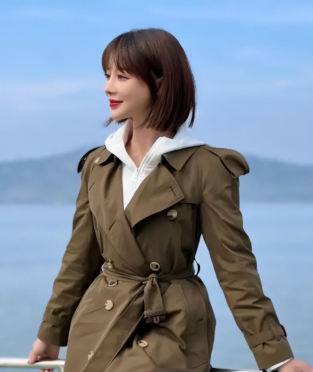 回顾主播胡蝶嫁大12岁导演丈夫婚后生一男一女如今幸福美满