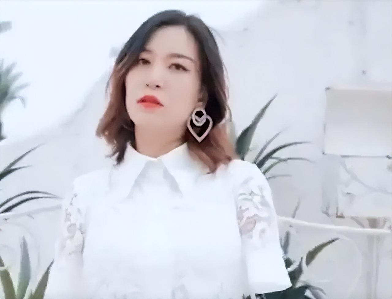 回顾断臂女孩雷庆瑶不幸触电3岁截肢靠双脚逆袭成公益明星