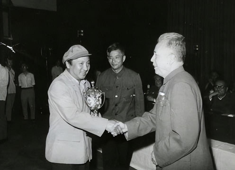 回顾坎坷作曲家王酩逝世25年妻子延续他的音乐梦但害怕看春晚