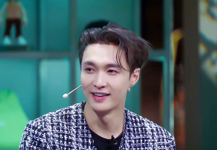 难怪影视里只有上半身直到镜头下移都是观众看不了的尴尬画面