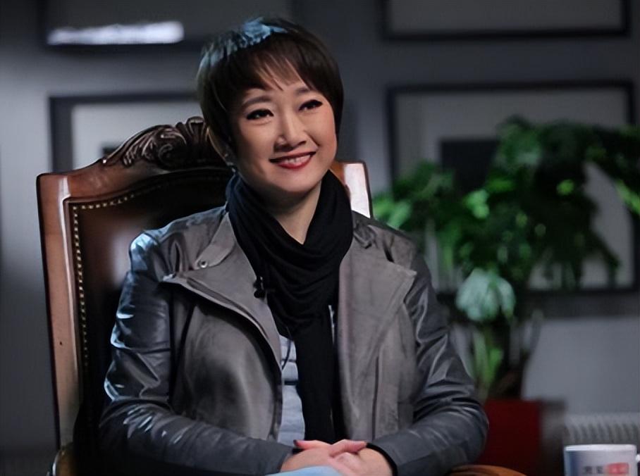 回顾王刚前妻成方圆两次婚姻失败一生无儿女62岁表示有遗憾