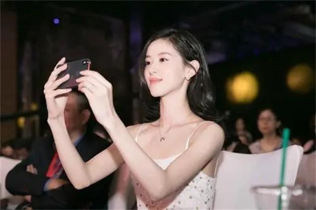 回顾章泽天爸爸章丽厚比刘强东大10岁20世纪初身价过亿实力雄厚