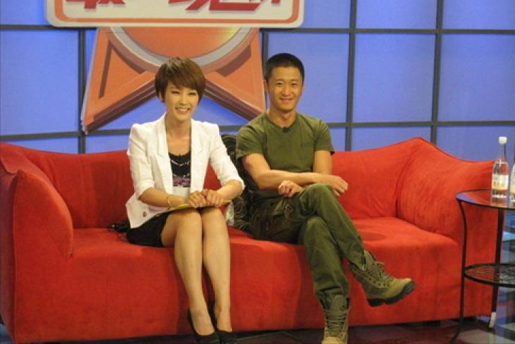 因赚不到500万被前女友抛弃娶小10岁的她后身价暴涨20亿