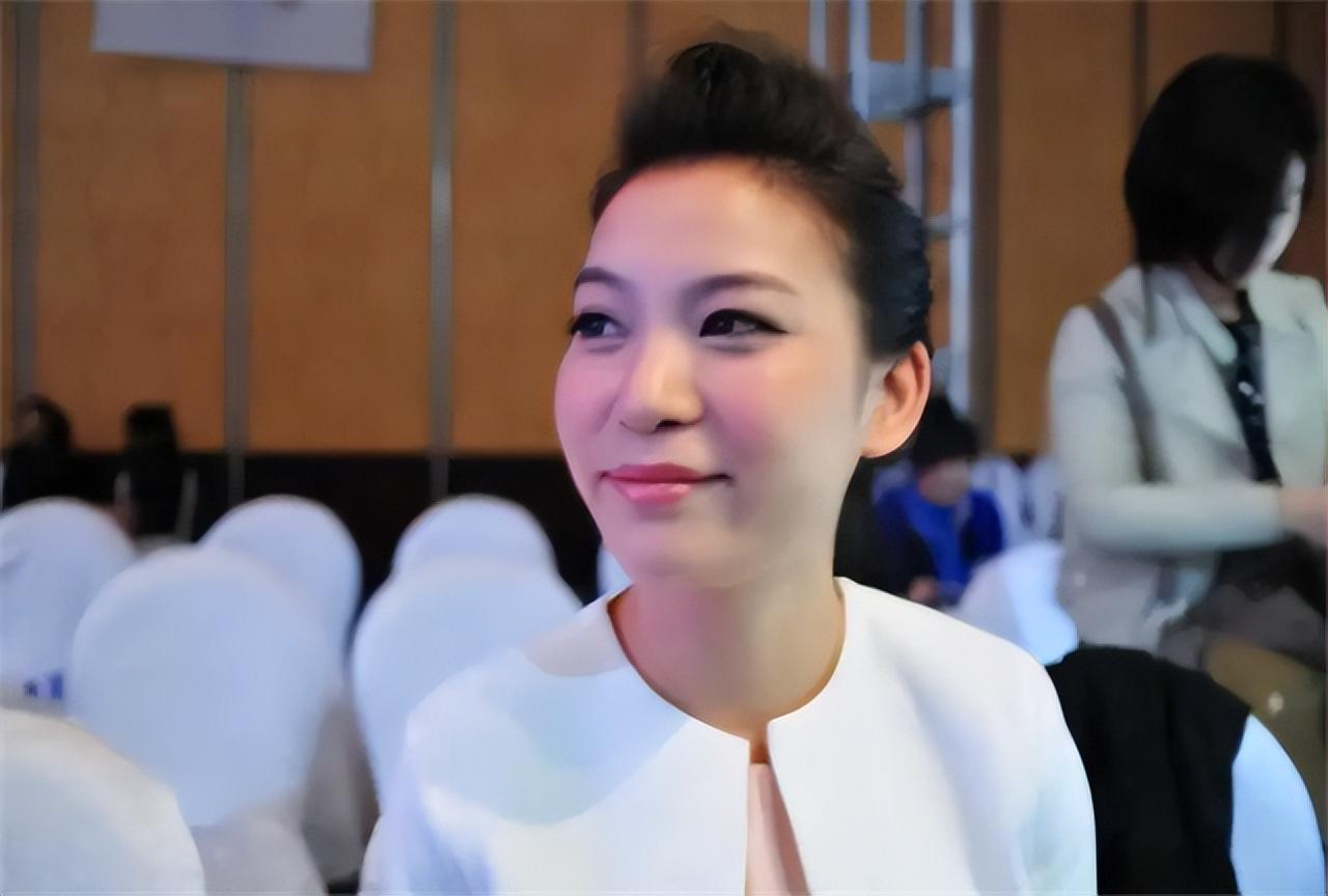 回顾断臂女孩雷庆瑶不幸触电3岁截肢靠双脚逆袭成公益明星