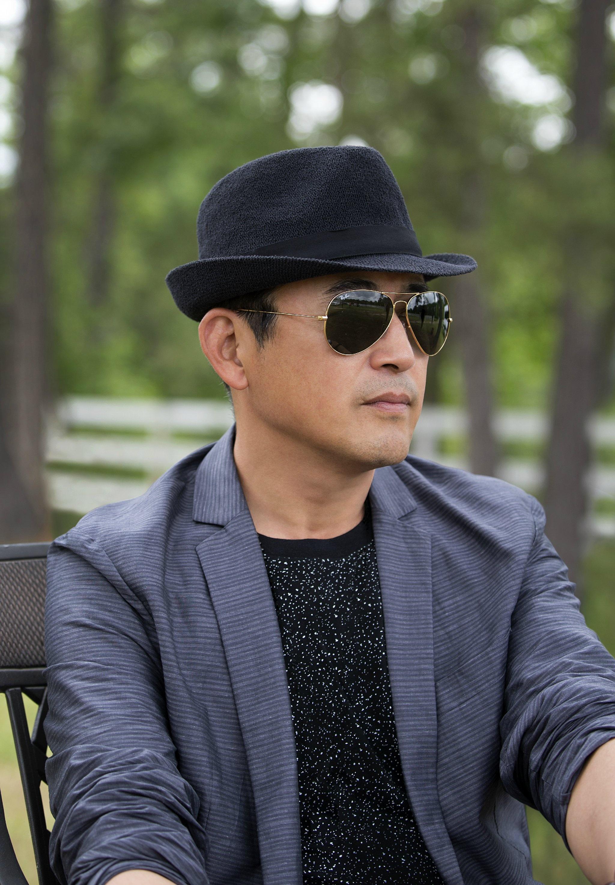 回顾王志飞一婚失败后与张歆艺携手7年三天闪婚张定涵终获幸福