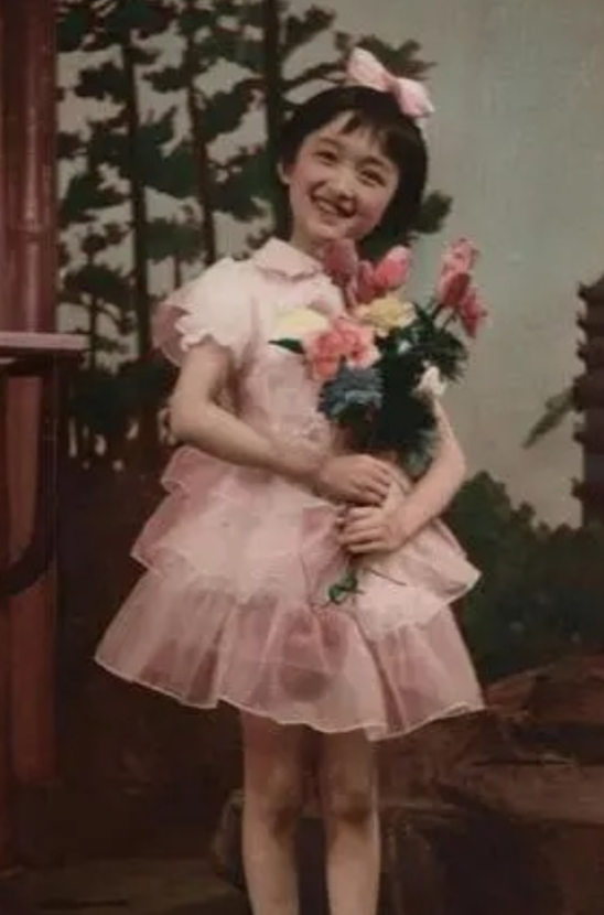 回顾杨钰莹事业巅峰为爱隐退被前夫坑惨如今50岁依旧单身