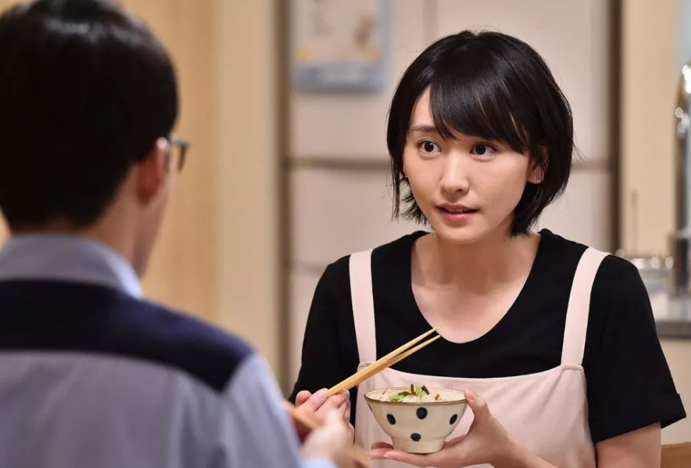 樱子无奈的说道,自己曾经有一个很好的朋友,考上了一个不错的大学毕业