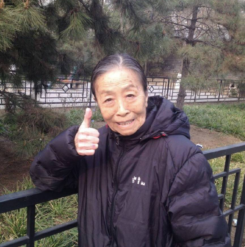 回顾丑娘张少华生前带病工作去世后丈夫的坚持让人泪目