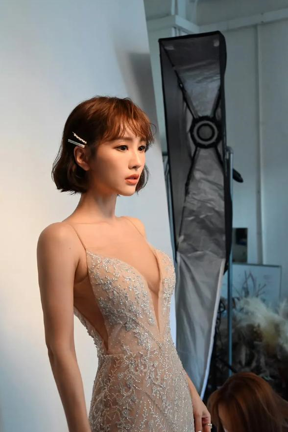 "爆炸糖"陈静,穿透视裙,比基尼大秀事业线,这谁挡得住呀?