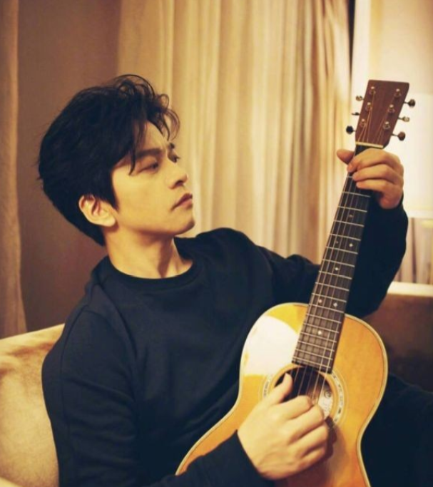 回顾李健的神仙爱情十岁相识结婚20年不生娃用一生来度蜜月