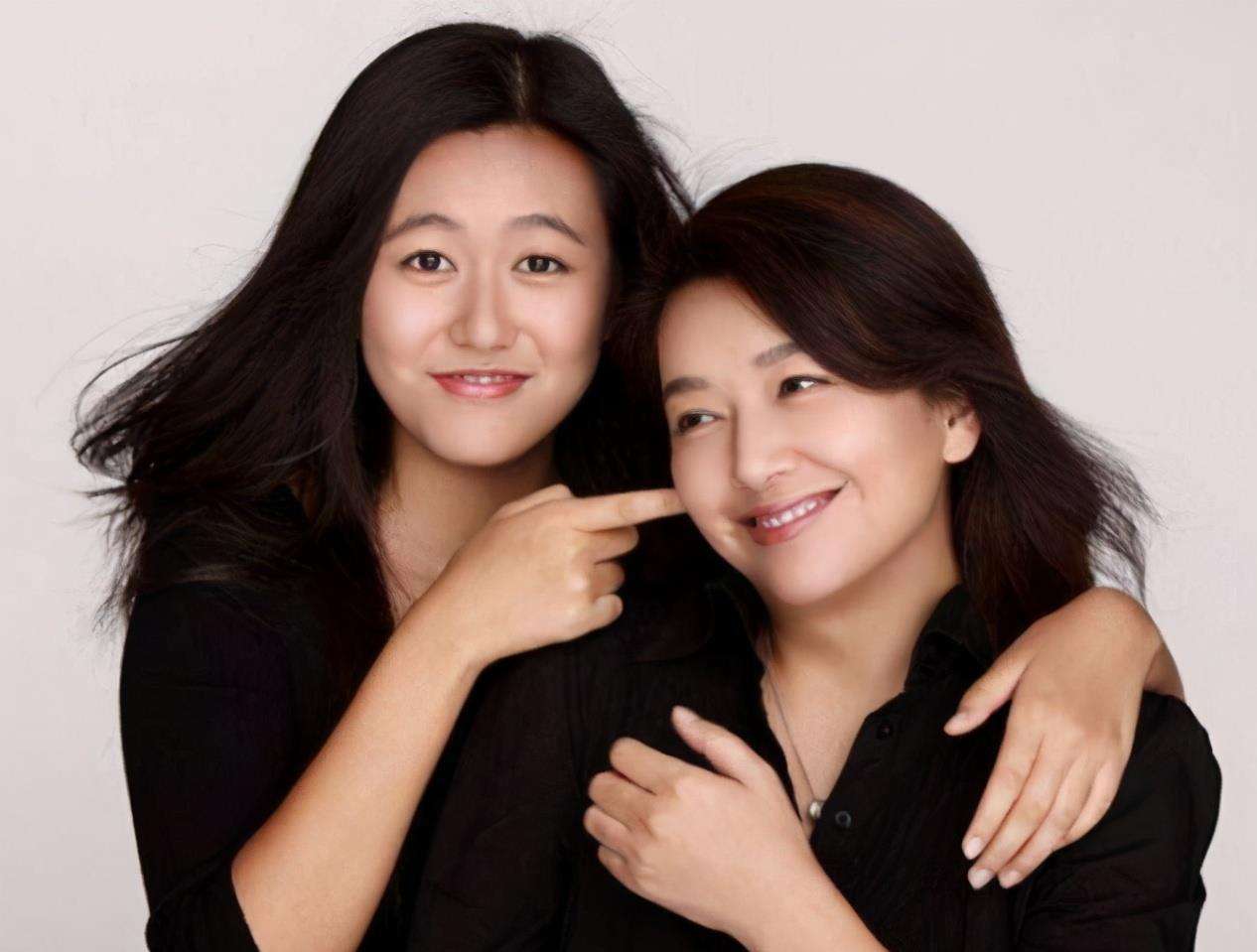 回顾王玲嫁给二婚离异的高曙光在他52岁时圆了他生儿子的美梦