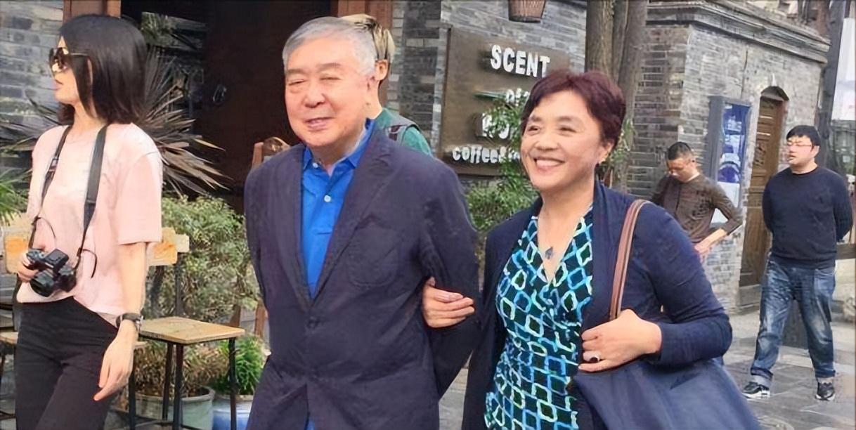 回顾师胜杰嗜酒如命不听妻子劝告戒酒后半生让妻子黯然流泪