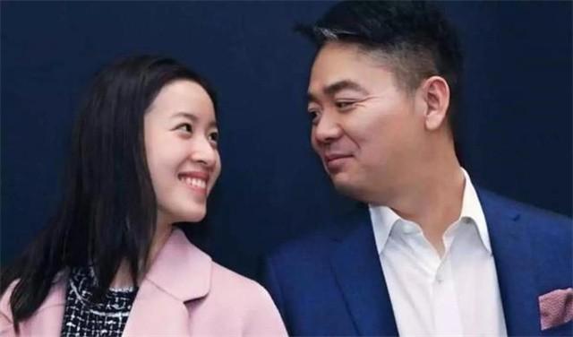 回顾章泽天爸爸章丽厚比刘强东大10岁20世纪初身价过亿实力雄厚