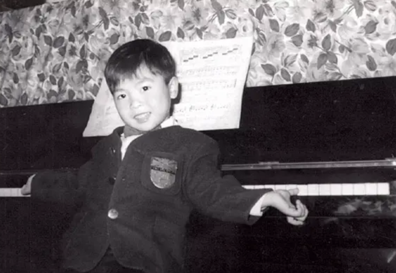 回顾甄子丹给前妻抚养费追求万绮雯为何转身娶了汪诗诗