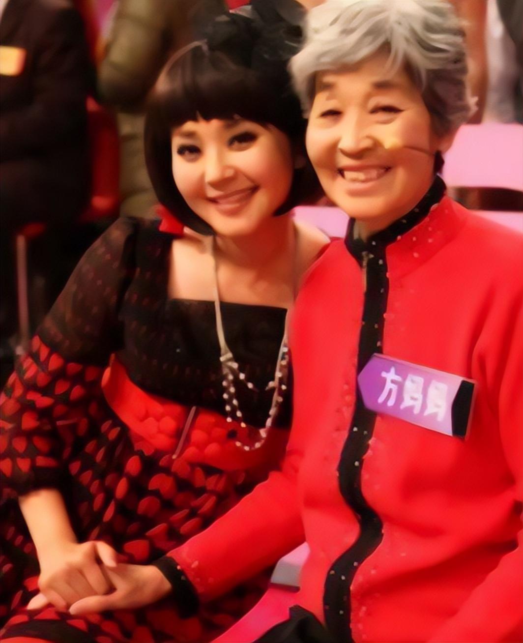 回顾主持人方琼结婚20年只生孩子不做饭副台长丈夫把她宠成宝