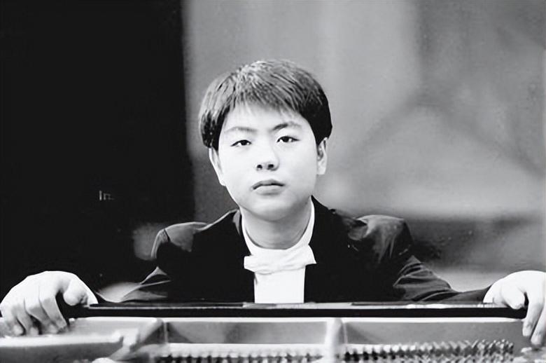 回顾郎朗从国人敬仰的钢琴大师再到饱受质疑这一切怨不得别人