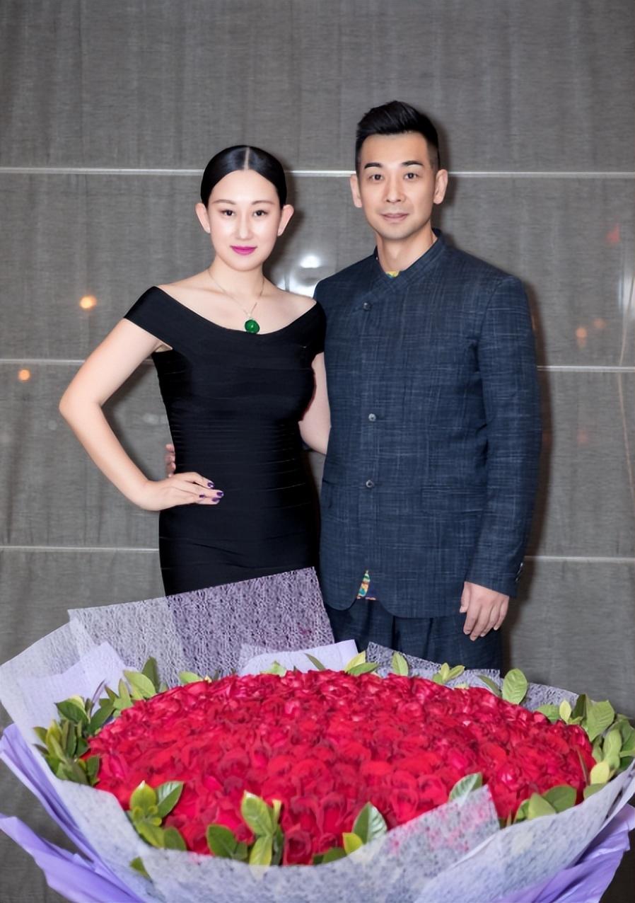 回顾赵文卓娶小8岁东北小丫婚后连生三胎如今一家其乐融融