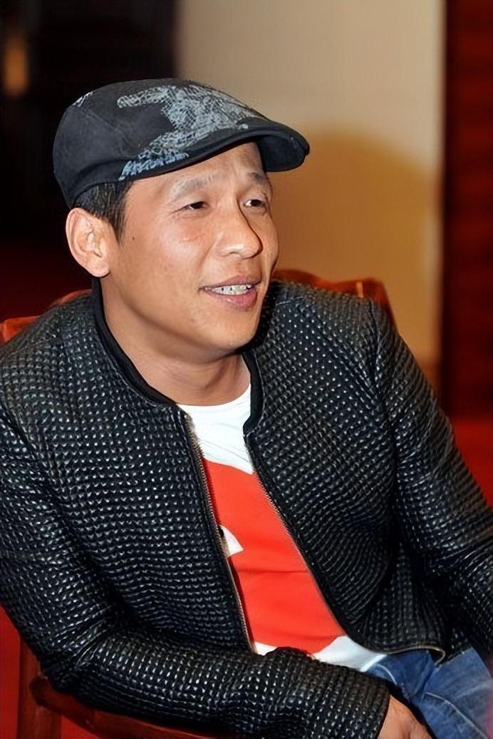 回顾宋小宝成名后抛弃发妻转身娶小8岁女粉丝他如今怎样了