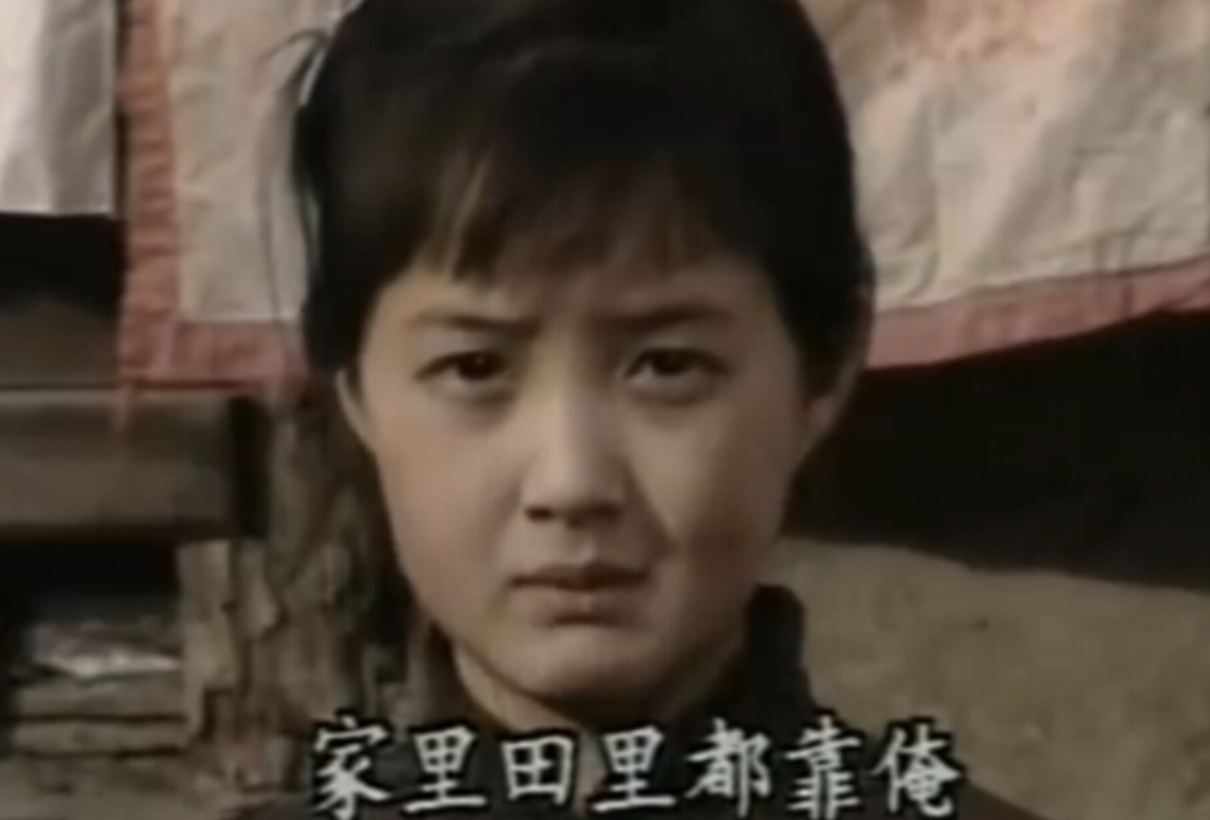 回顾蒋欣8岁拍戏16岁带着父母北漂28岁才成名